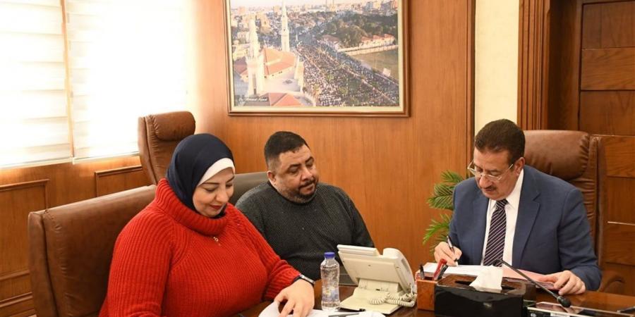 محافظ بورسعيد يواصل لقاءاته الجماهيرية ويوجه بحلول حاسمة لشكاوى المواطنين