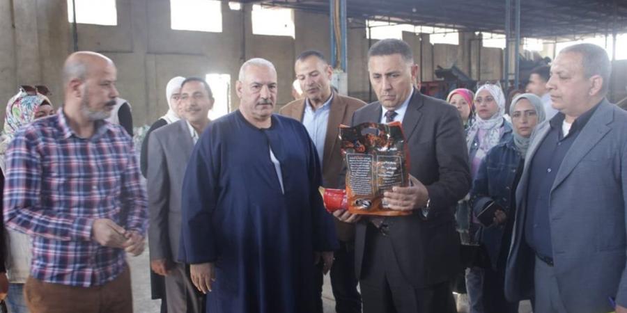 محافظ القليوبية يتفقد منطقتي الصفا والشروق الصناعيتين بالخانكة لدعم المستثمرين