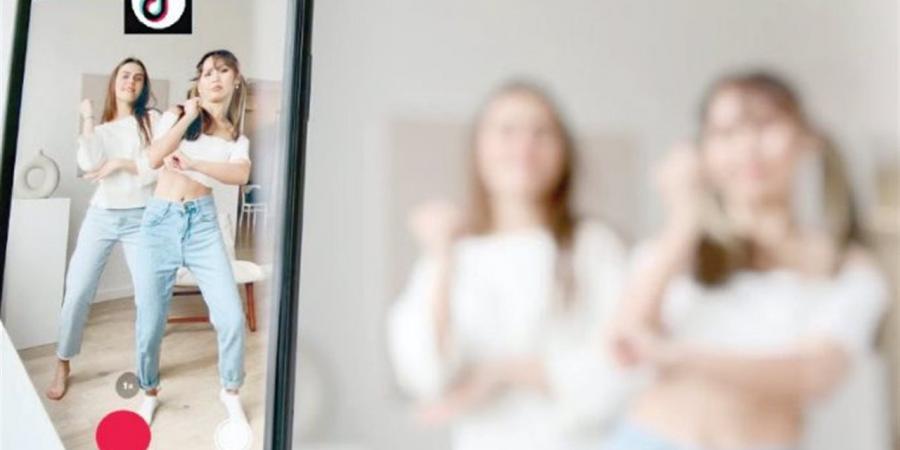 سرقة البراءة.. كيف يبيع الأهالى خصوصية أطفالهم فى سوق المشاهدات؟