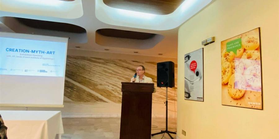 محاولة لفهم العالم: افتتاح معرض "الخلق – الأسطورة – الفن" في سفارة التشيك بالقاهرة