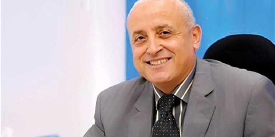 محافظ الأقصر يتفقد السوق السياحي ويستمع لمطالب الأهالي