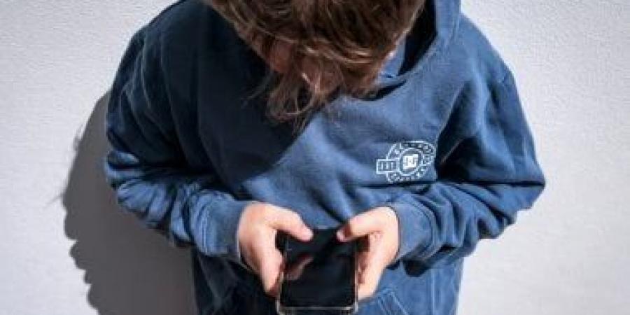 إستونيا ترفض حظر السوشيال ميديا للأطفال: الحل ليس فى المنع