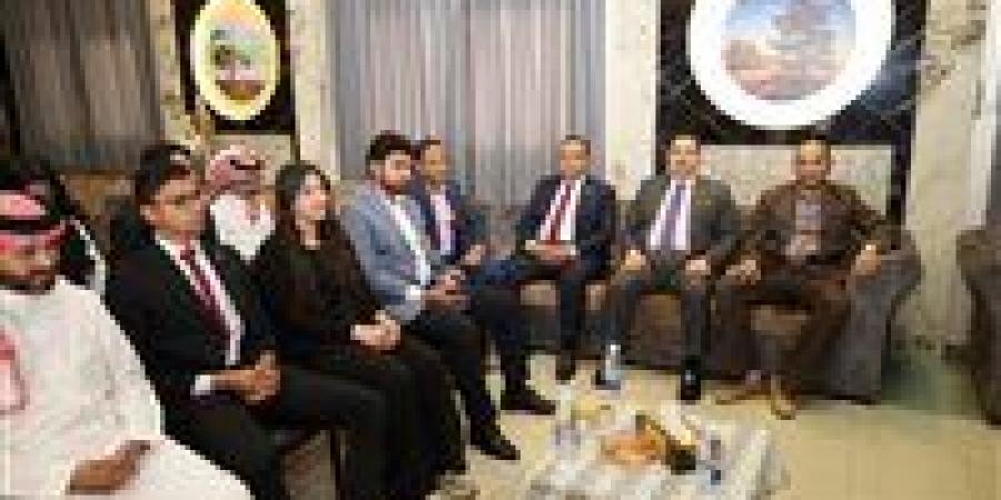 رئيس جامعة المنيا يترأس وفدًا من الجامعة ومن الطلاب والوافدين لتهنئة كنائس المنيا بعيد القيامة المجيد