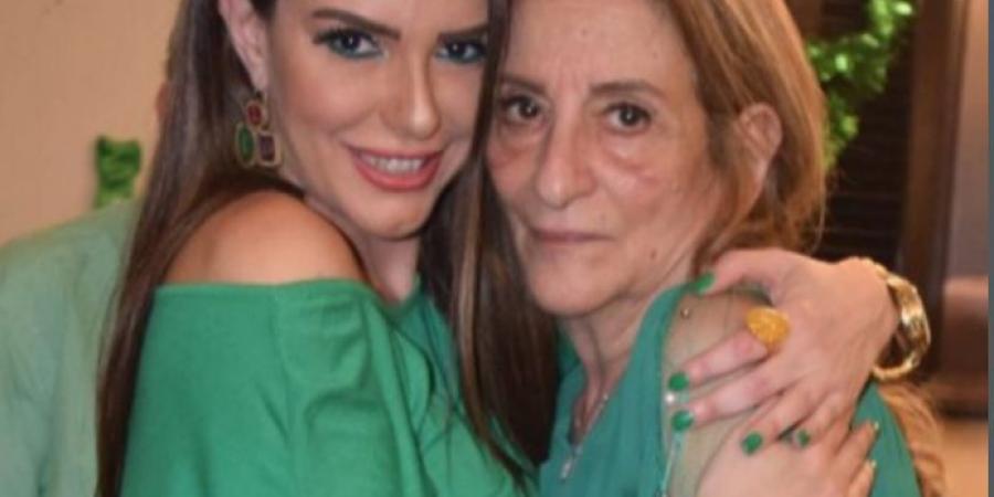 دنيا عبد العزيز تحيي ذكرى وفاة والدتها: "أعطت ولم تأخذ"