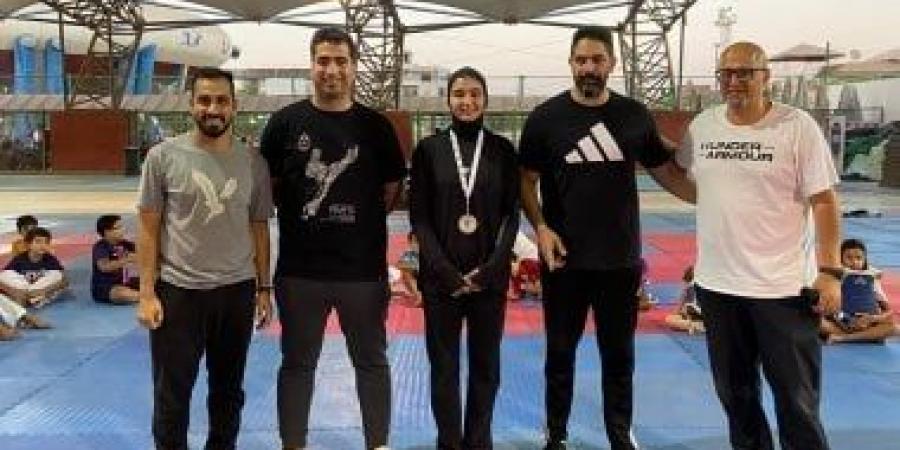وزير الرياضة يهنئ سلمى محمد عصام لاعبة منتخب التايكوندو ببرونزية بطولة العالم للشباب