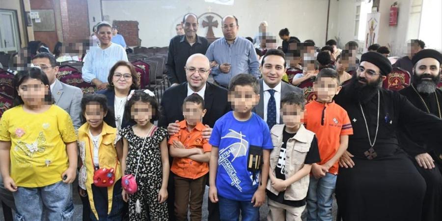 محافظ الفيوم يشارك الأطفال والمسنين فرحتهم بعيد القيامة المجيد