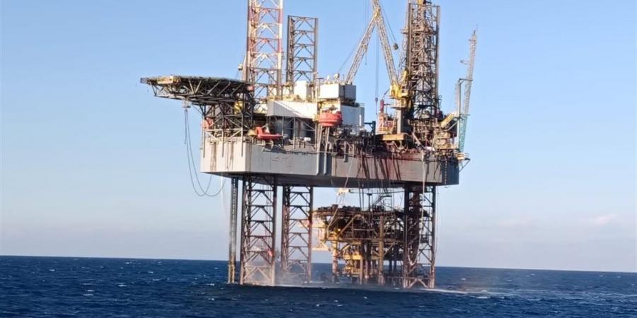 بالورقة والقلم.. الدستور تحسب قفزة البترول الجديدة توفر 1.56 مليار جنيه شهريًا