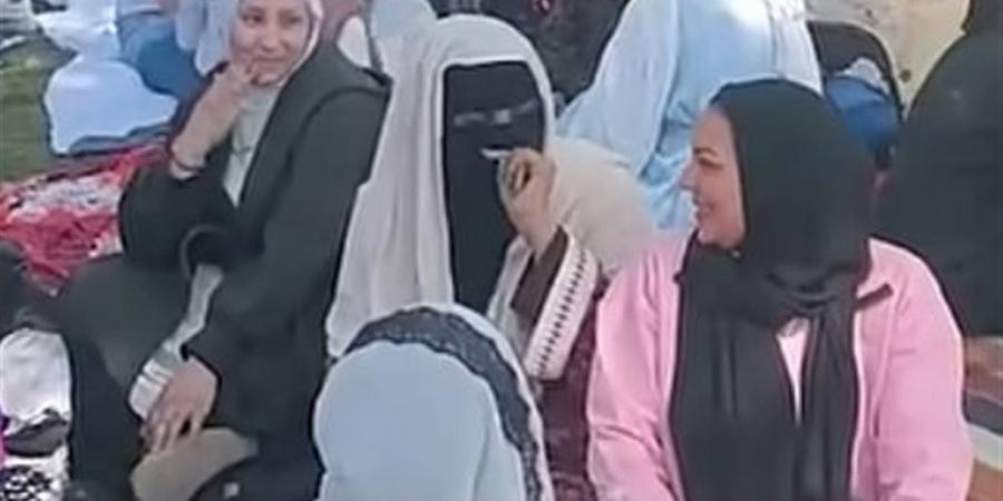 بالزغاريد والغناء.. شاهد احتفالات المصرين بشم النسيم (فيديو)