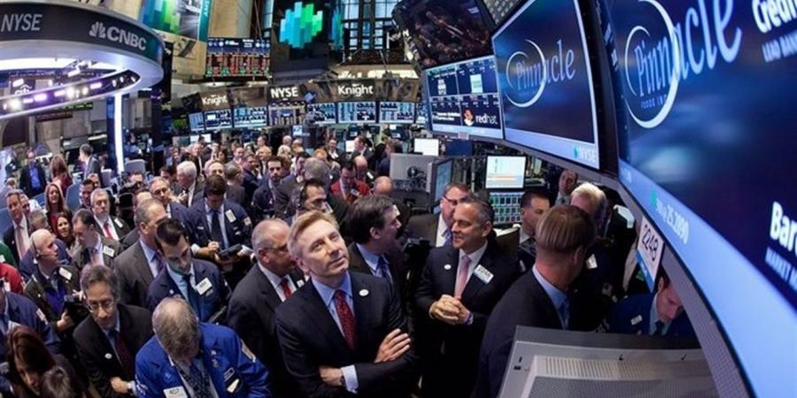 وول ستريت تقترب من قمم تاريخية وسط تفاؤل سياسي وبيانات اقتصادية داعمة