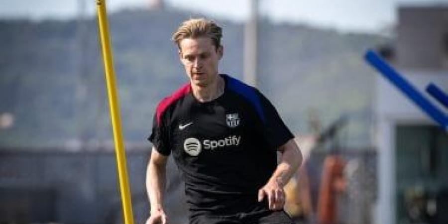 دي يونج يطارد رقما تاريخيا في برشلونة