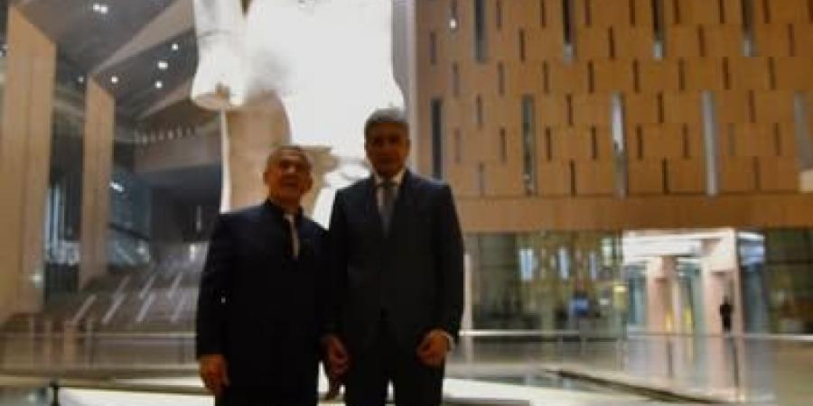 وزير السياحة يستقبل رئيس جمهورية تتارستان ويصحبه في جولته بالمتحف المصري الكبير