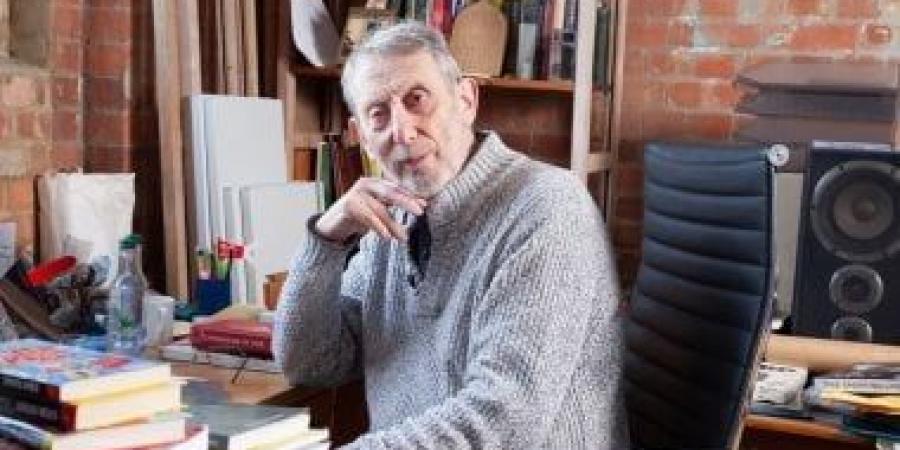 الأديب مايكل روزن يفوز بجائزة هانز كريستيان أندرسن.. اعرف التفاصيل