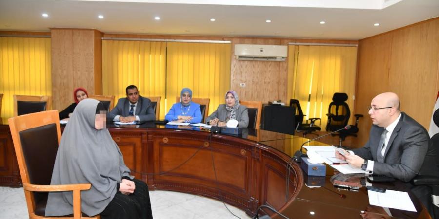 خلال اللقاء الدوري لخدمة المواطنين.. محافظ الفيوم يوجه بتجهيز فتيات غير قادرات وتوفير فرص عمل للشباب