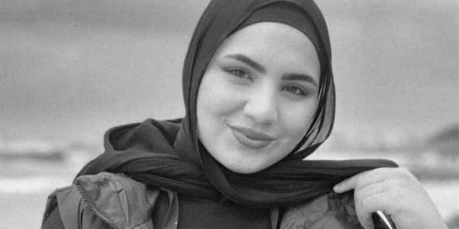 لحظات تختصر فيها حياة كاملة لغدير ضحية قصف إسرائيل مدينة صور اللبنانية