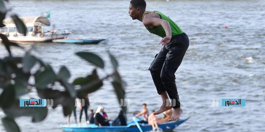 «بلاج الغلابة».. شلالات المياه تهزم لهيب الحرارة فى القناطر