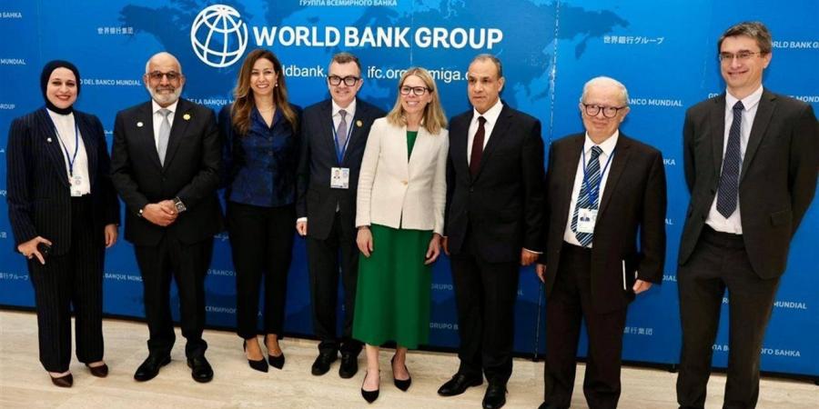 لقاء بين وزير التخطيط ومدير البنك الدولي لمناقشة آليات دعم الاقتصاد الوطني