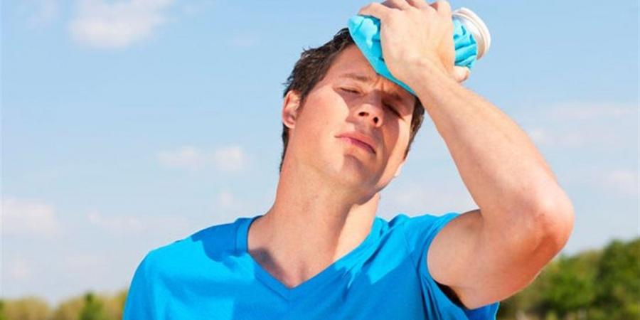 أعراض ضربة الشمس والإسعافات الأولية.. تحذير طبي في موجات الحر
