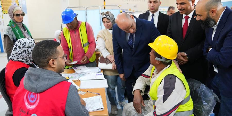 وزير العمل مع العمالة غير المنتظمة بمشروع المترو الجديد بالإسكندرية ويؤكد على تقديم كل أنواع الدعم والحماية 