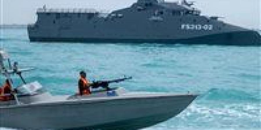«تصعيد عسكري في مضيق هرمز».. الحرس الثوري يعترض سفناً ويجبر 20 ناقلة على التراجع