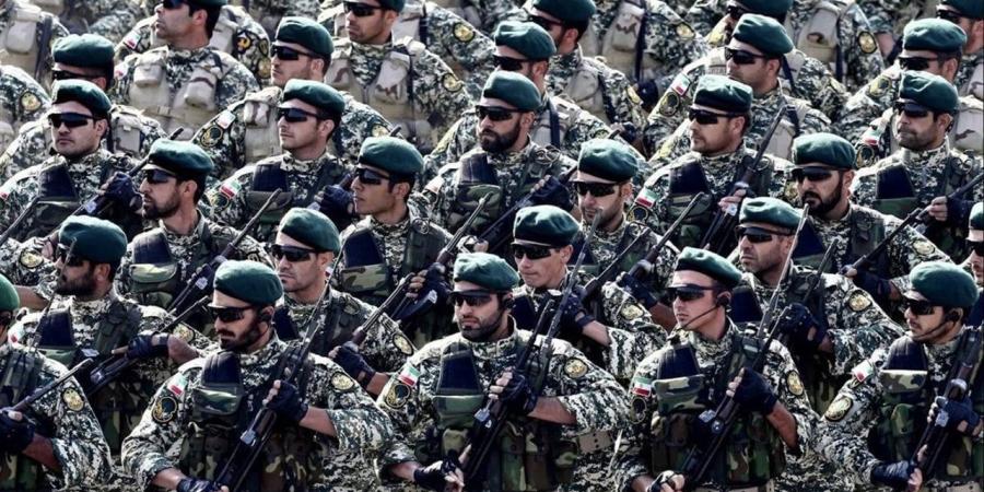 الحرس الثوري الإيراني يهدد باستهداف السفن غير المصرح لها في مضيق هرمز