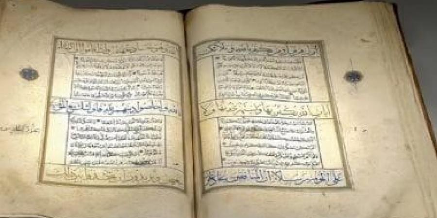 عرض مصحف ثماني الأضلاع من القرن الـ13 الهجري بمتحف القرآن الكريم بمكة