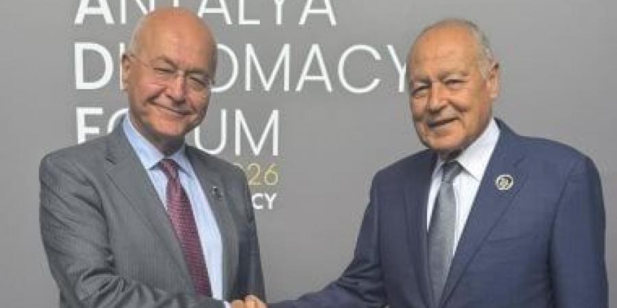 أبو الغيط يبحث أزمة اللاجئين مع المفوض الأممي.. وتحذير من تفاقم النزوح