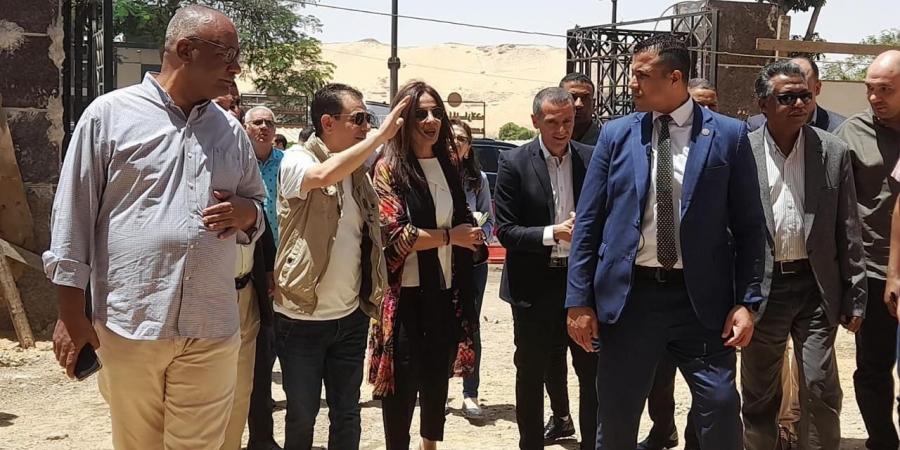 وزيرة الثقافة ومحافظ أسوان يتفقدان المواقع الثقافية بالمحافظة
