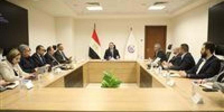 نائب وزير الصحة يناقش مقترح «أورانج» لتعزيز التحول الرقمي وتطوير الخدمات التكنولوجية بالوزارة