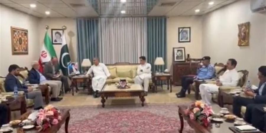 وزير الداخلية الباكستاني يبحث مع السفير الإيراني ترتيبات المرحلة الثانية من محادثات إسلام آباد