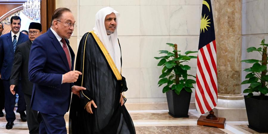 رئيس وزراء ماليزيا يستقبل الأمين العام لرابطة العالم الإسلامى.. صور