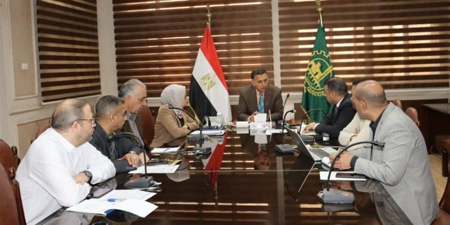 محافظ القليوبية يبحث مع رئيس جهاز تنظيم النقل تطوير منظومة النقل الجماعي