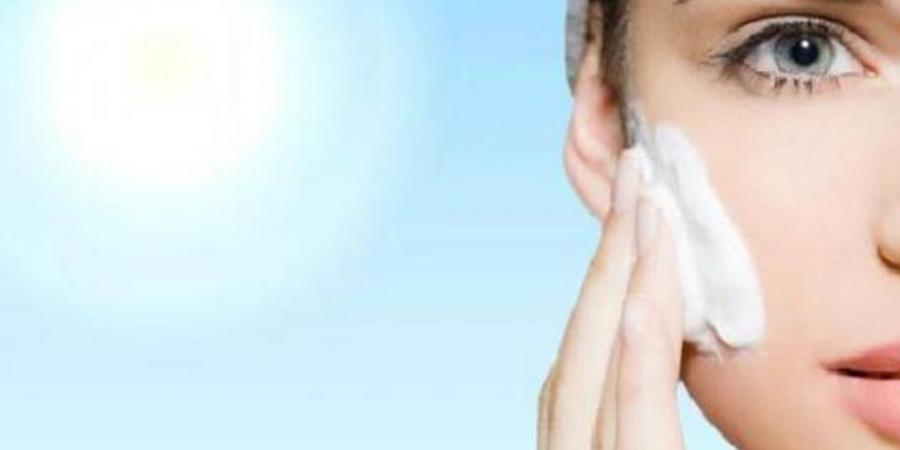 حماية بشرتك من أشعة الشمس.. 6 طرق فعالة للوقاية من الشيخوخة المبكرة