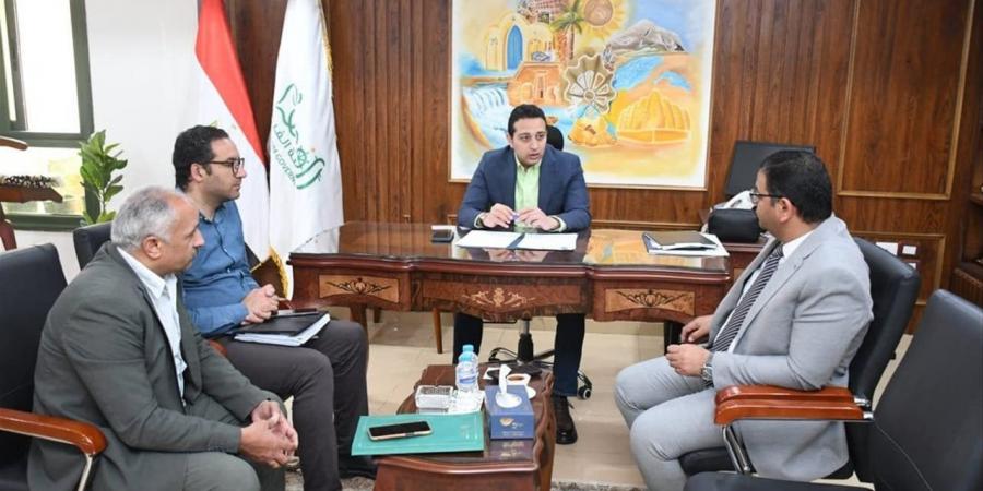 نائب محافظ الفيوم يناقش آليات تشغيل مشروع "الدراجات التشاركية" بقرية تونس