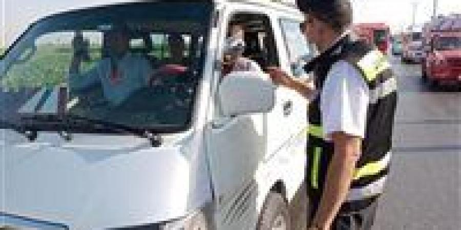 «105 ألف مخالفة في يوم واحد».. المرور يفرض الانضباط ويكشف سائقي المخدرات على الطرق