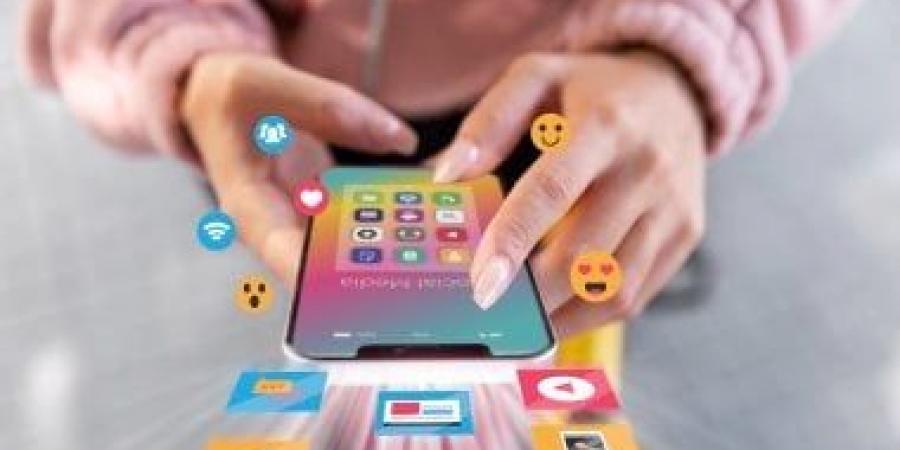 اليابان تدرس فرض قيود عمرية على وسائل التواصل وسط موجة تنظيم عالمى