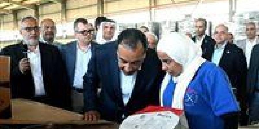 رئيس الوزراء يفتتح مصنع شركة "بوريكس للزجاج المحدودة" بمنطقة السخنة الصناعية