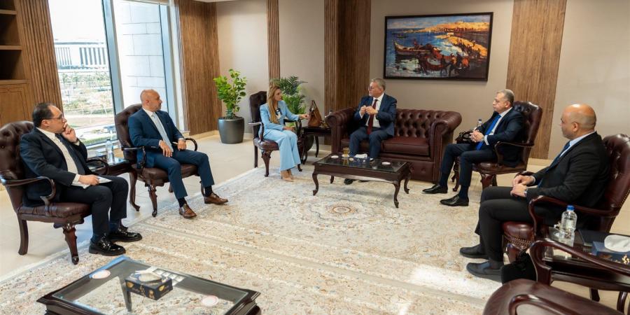 «رسائل طمأنة للأسواق».. وزير البترول يناقش مع النائبة مروة بوريص خطط تعزيز الإنتاج وأمن الطاقة