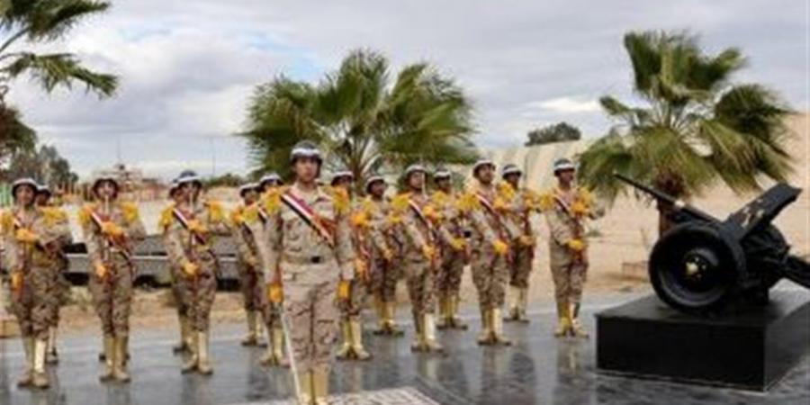 محافظ الإسماعيلية يضع إكليلًا من الزهور على النصب التذكاريِّ لشهداء الجيش الثاني الميداني