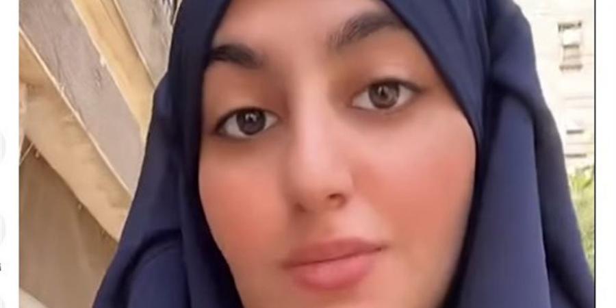 الشقيان كسبان.. شايلة 20 كيلو ملابس كل يوم عشان تاكلها بالحلال (فيديو)