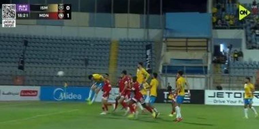 مودرن سبورت يتقدم على الإسماعيلى بهدف ذاتى في الشوط الأول