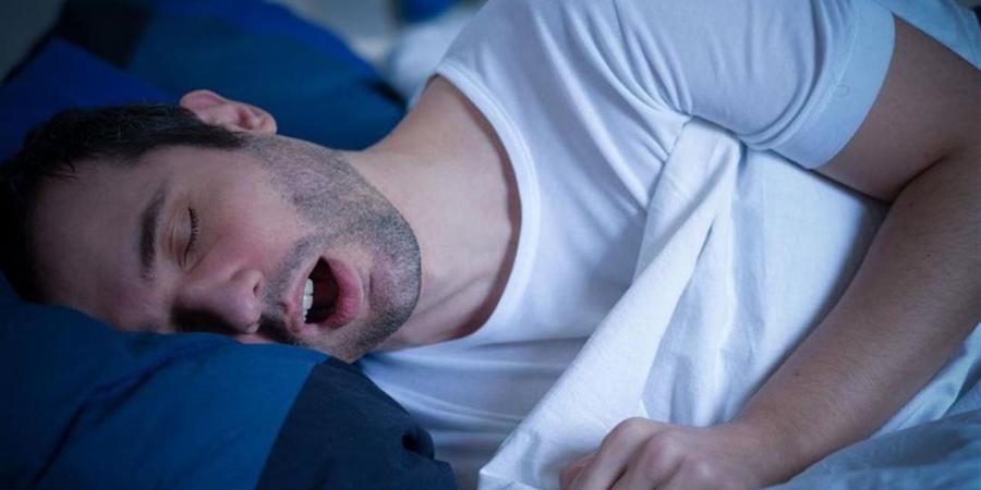 الشخير يضاعف خطر الإصابة بأمراض تتلف الدماغ