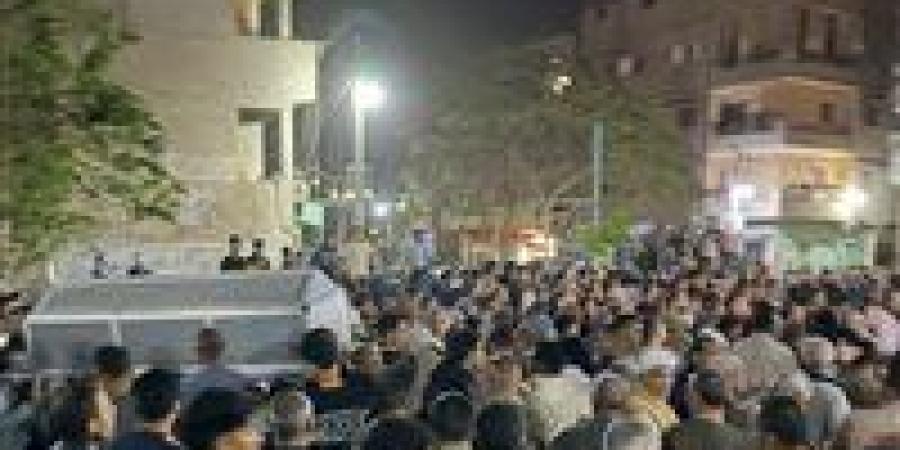 جنازة مهيبة لشاب توفي في ظروف غامضة بالزقازيق .. وصرخات والدته تُبكي الجميع بالدقهلية
