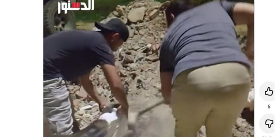 بطرف صناعي.. عامل يتغلب على إعاقة قدمه ويستمر في السعي (فيديو)