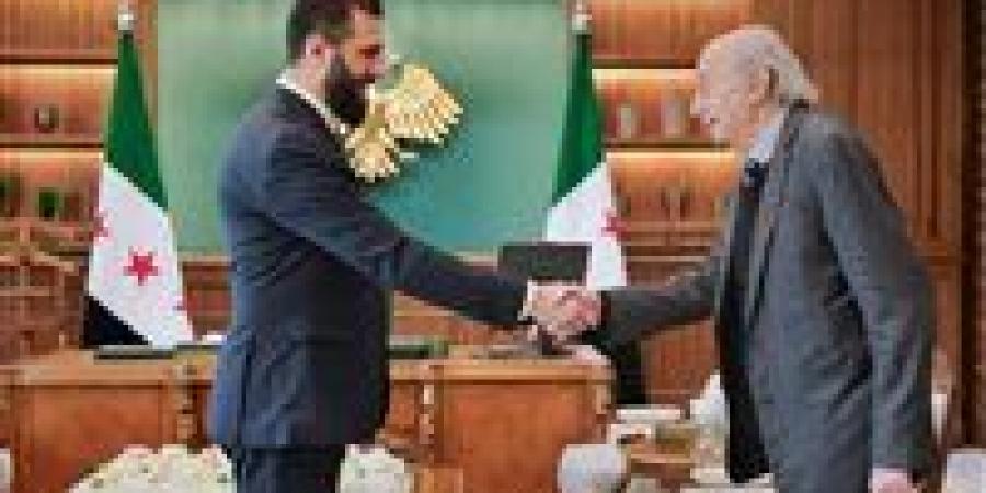 كواليس قمة دمشق.. «الخط الأصفر» الإسرائيلي يفرض تنسيقاً اضطرارياً بين الشرع وجنبلاط