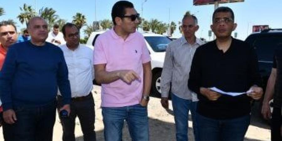 وزير الشباب والرياضة يطمئن على مدير مركز شباب أبو حماد هاتفيا