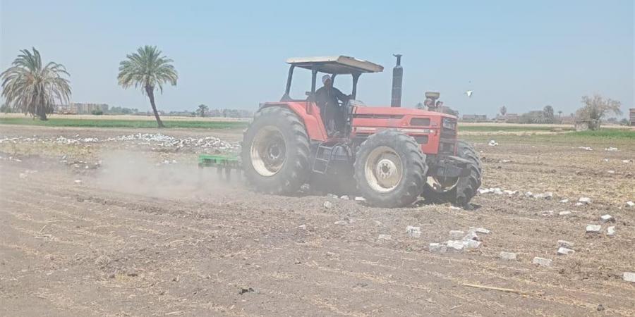 محافظ سوهاج يرفع درجة الاستعداد القصوى لمواجهة البناء المخالف والتعدي على الأراضي الزراعية