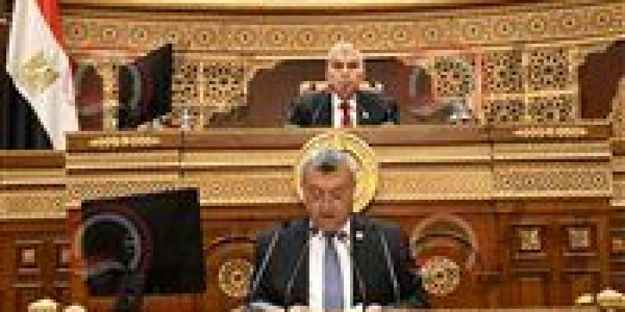 أسامة كمال يستعرض تقرير "القوى العاملة" بشأن تعديلات قانون التأمينات أمام الشيوخ