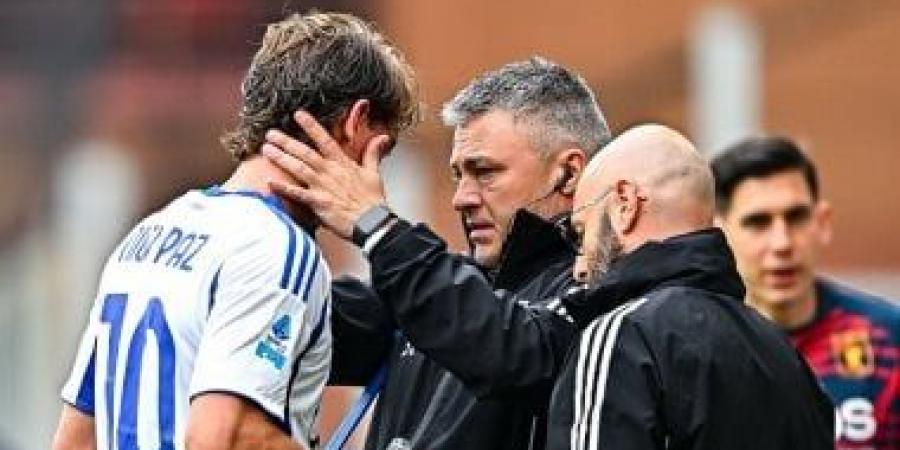 نقل نيكو باز لاعب كومو إلى المستشفى بعد إصابة قوية في الرأس