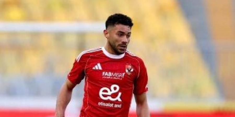 ياسر إبراهيم يغادر ملعب مباراة بيراميدز للإصابة.. والأهلى يدفع بـ أوتاكا