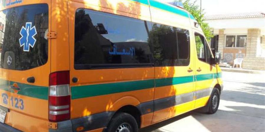 حادث مروع في نجع حمادي.. 4 إصابات في تصادم تريلا و3 سيارات وتروسيكل وموتوسيكل